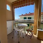 Lägenhet Casa Flora A Pochi Passi Dal Centro Di