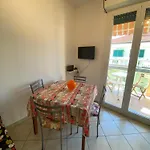 Lägenhet Casa Flora A Pochi Passi Dal Centro Di *