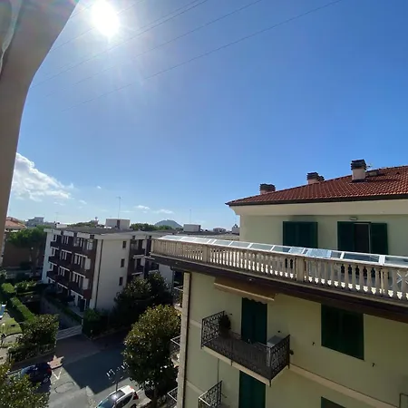 Lägenhet Casa Flora A Pochi Passi Dal Centro Di