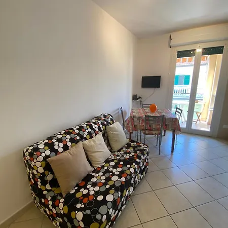 Casa Flora A Pochi Passi Dal Centro Di Appartamento Albenga