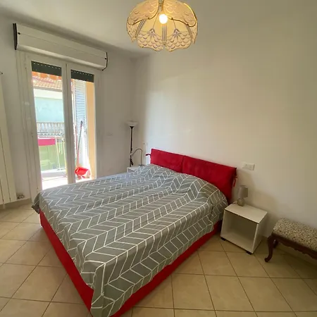 Lägenhet Casa Flora A Pochi Passi Dal Centro Di *