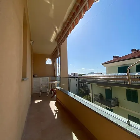 Casa Flora A Pochi Passi Dal Centro Di Albenga